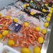 &Eacute;talage de crevettes et poissons